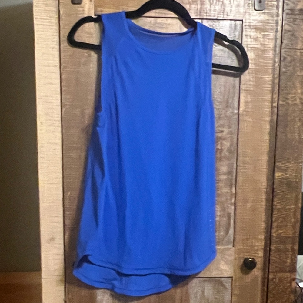 LuluLemon sleeveless shirt and biker shorts